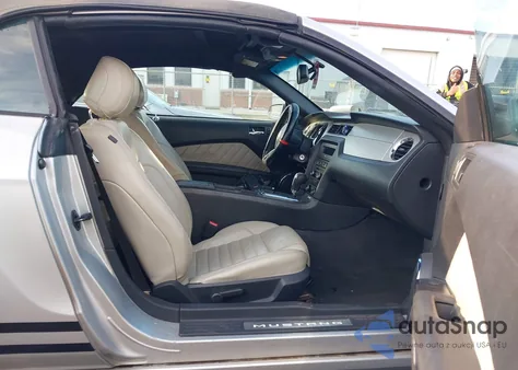 2013 Ford Mustang V6 Premium from USA, damaged, VIN 1ZVBP8EM8D5233595